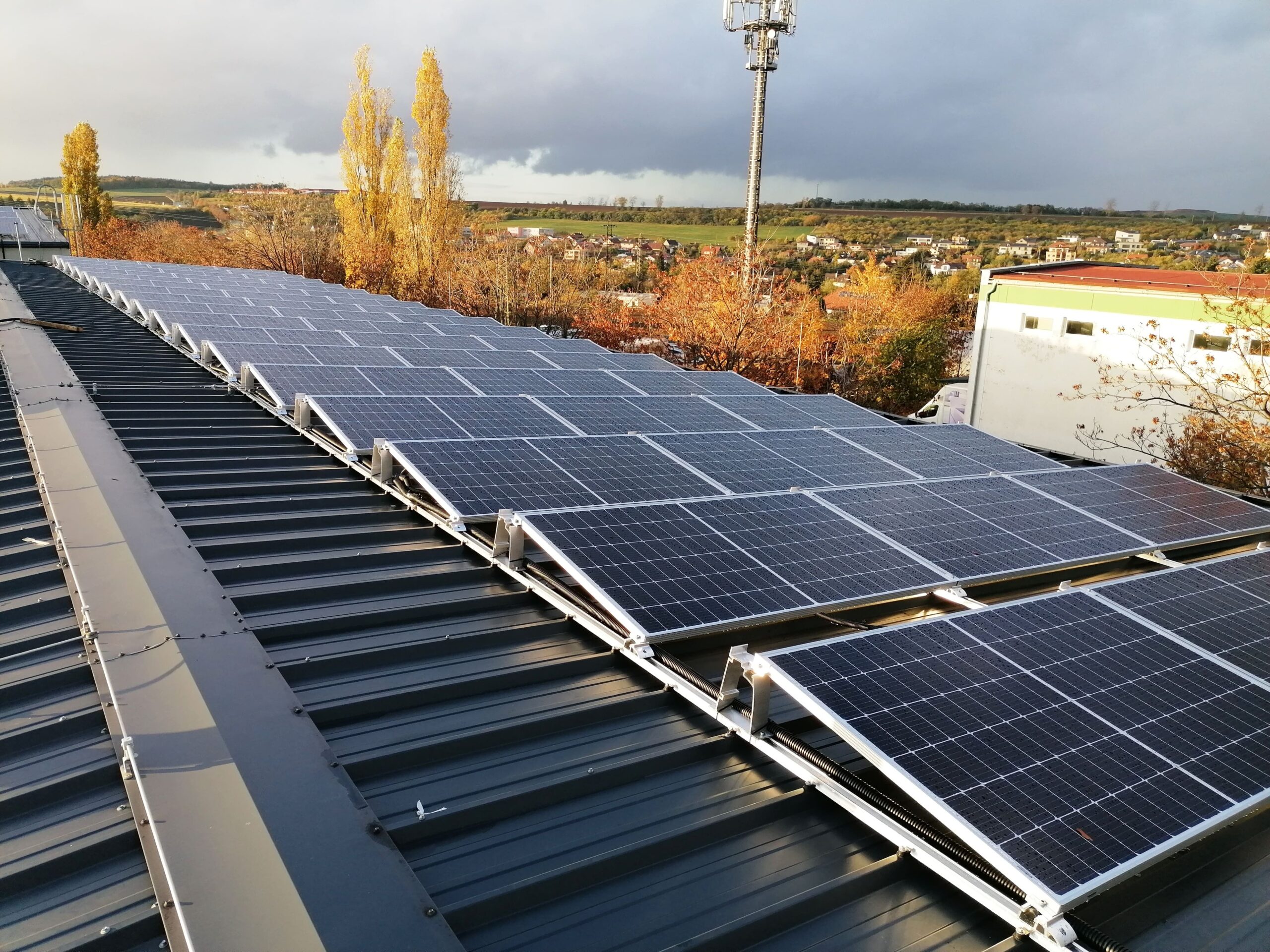 FVE v monokrystalické technologii o výkonu 64,75kWp v Praze